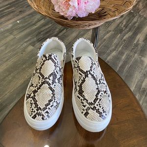 Snake print platform sneakers Sz. 6.5